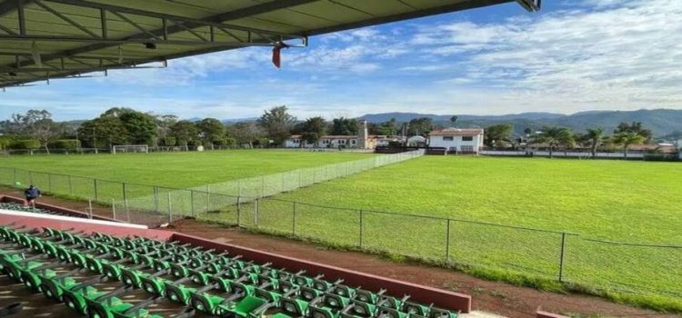 Dividen estadio de fútbol de Valle de Bravo por disputa legal del predio