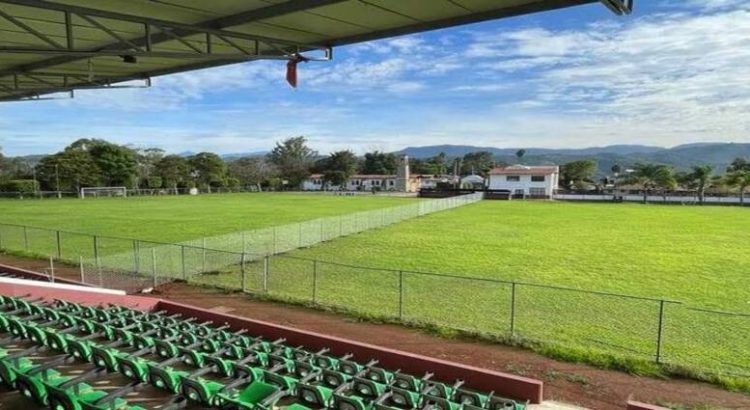 Dividen estadio de fútbol de Valle de Bravo por disputa legal del predio