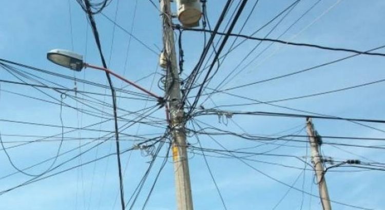 Trabajadores se electrocutan durante jornada laboral en Valle de Bravo