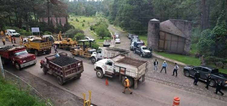 Obras viales provocan caos en Valle de Bravo