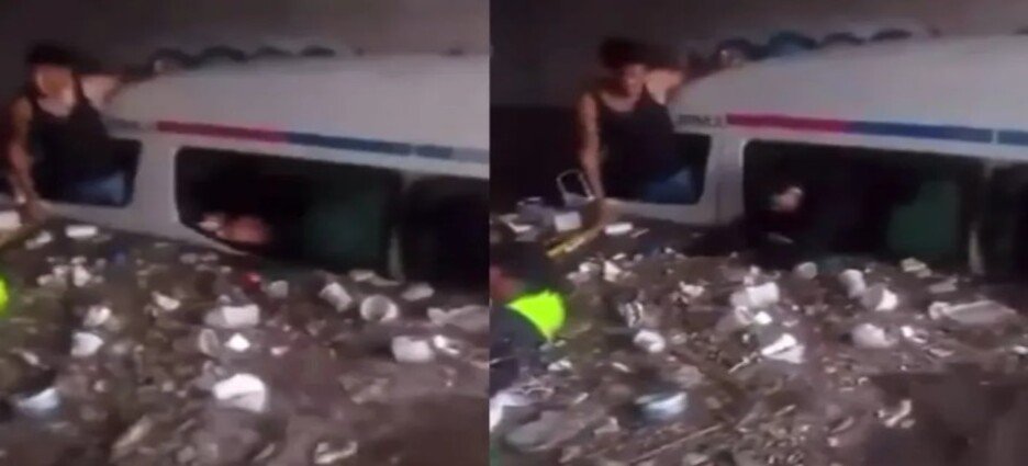 Fuertes lluvias provoca hundimiento de combi en bajo puente en Ecatepec