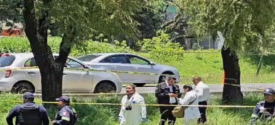 Encuentran cuerpo de una mujer en camellón de Toluca
